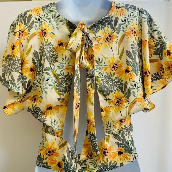 Astr Green and Blue Flutter Sleeve Crop Blouse - Picture 5 of 8